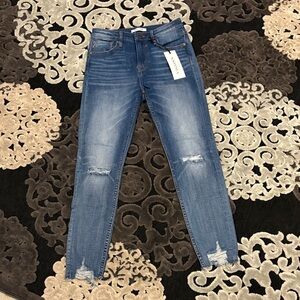 NWT VIGOSS Marissa  Ace Skinny distressed jeans size 2